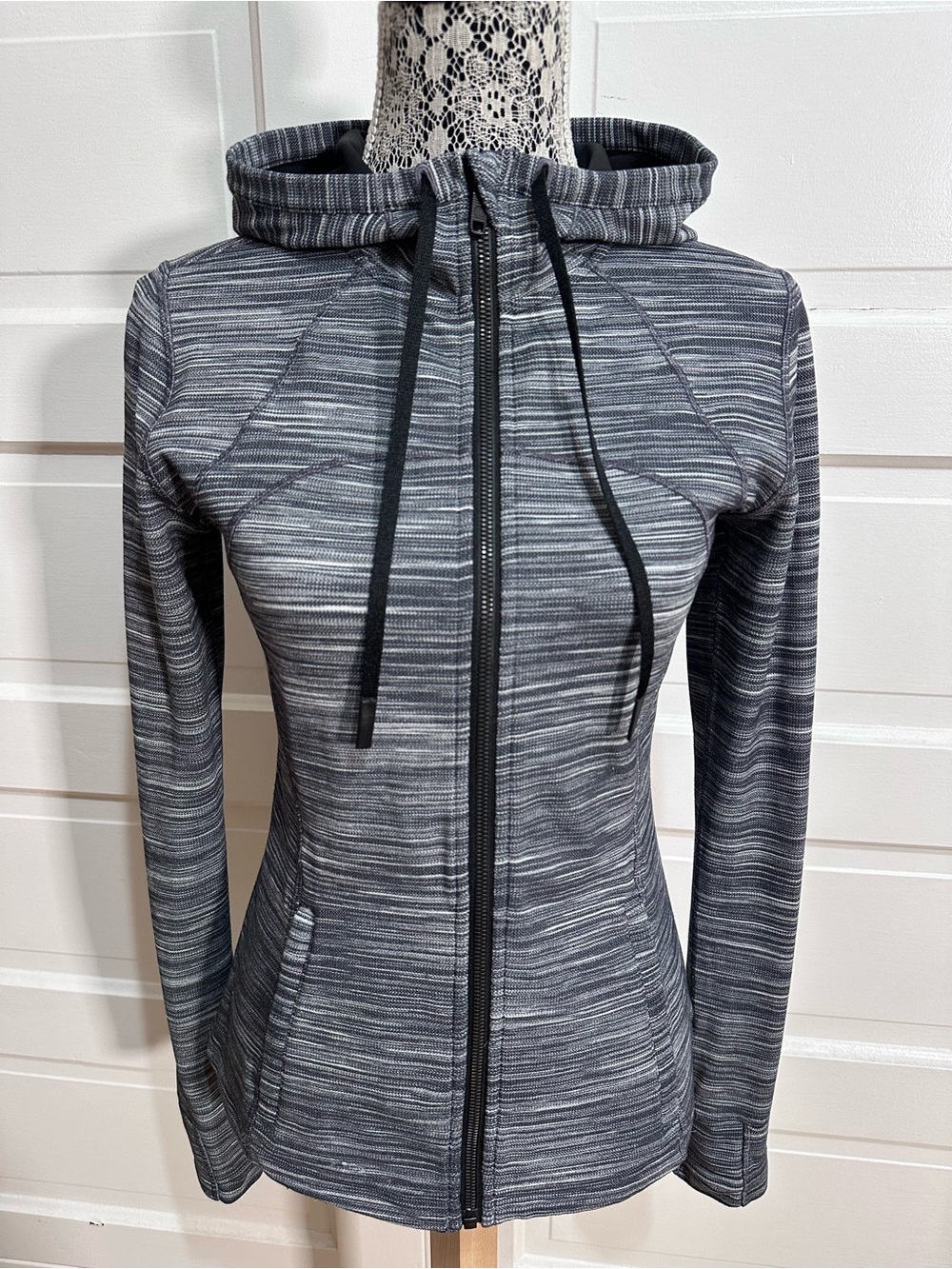 Lululemon Hooded Define Jacket *Nulu Size 8 Heathered Black White Black $128
